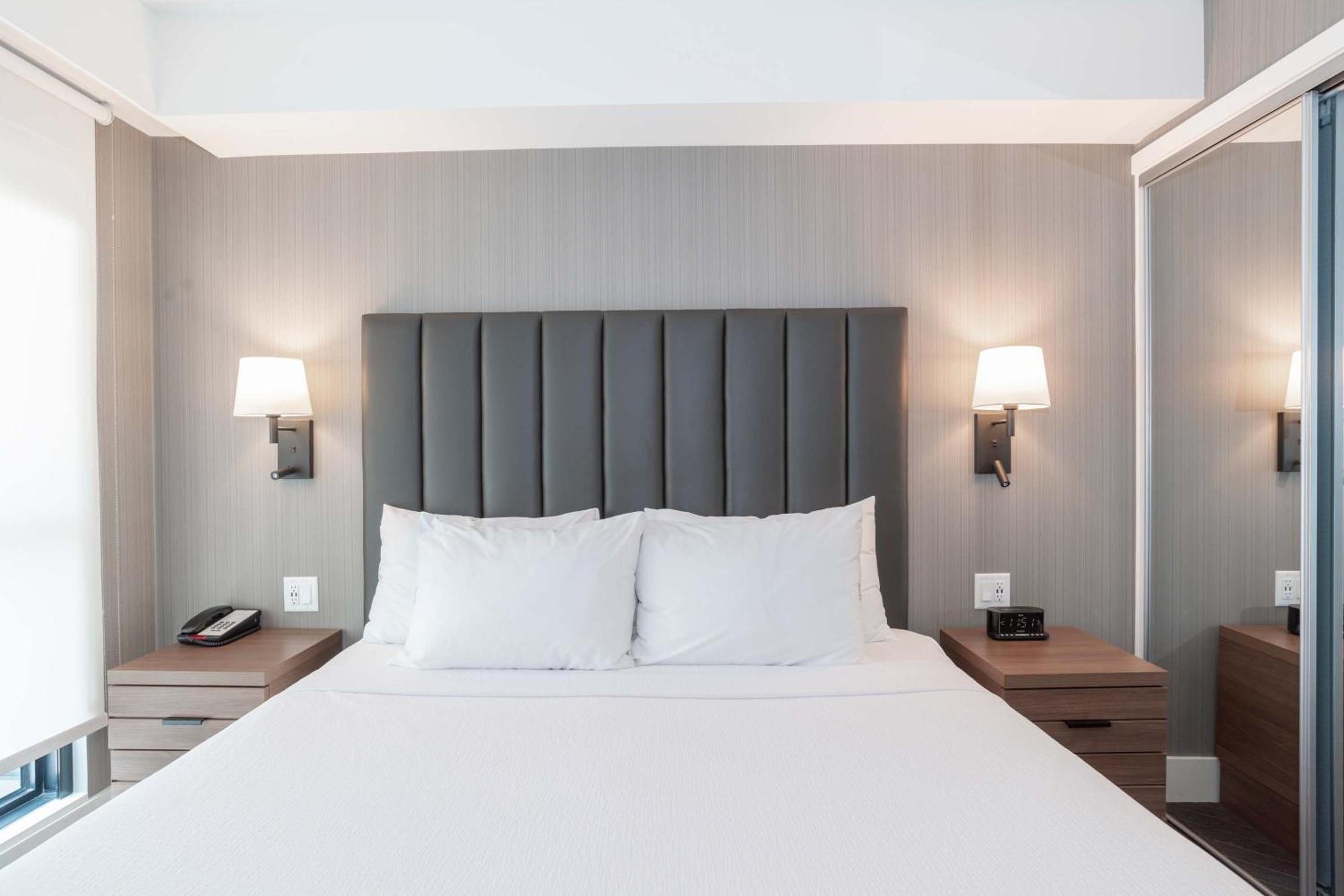 Hotel Sandman Signature South