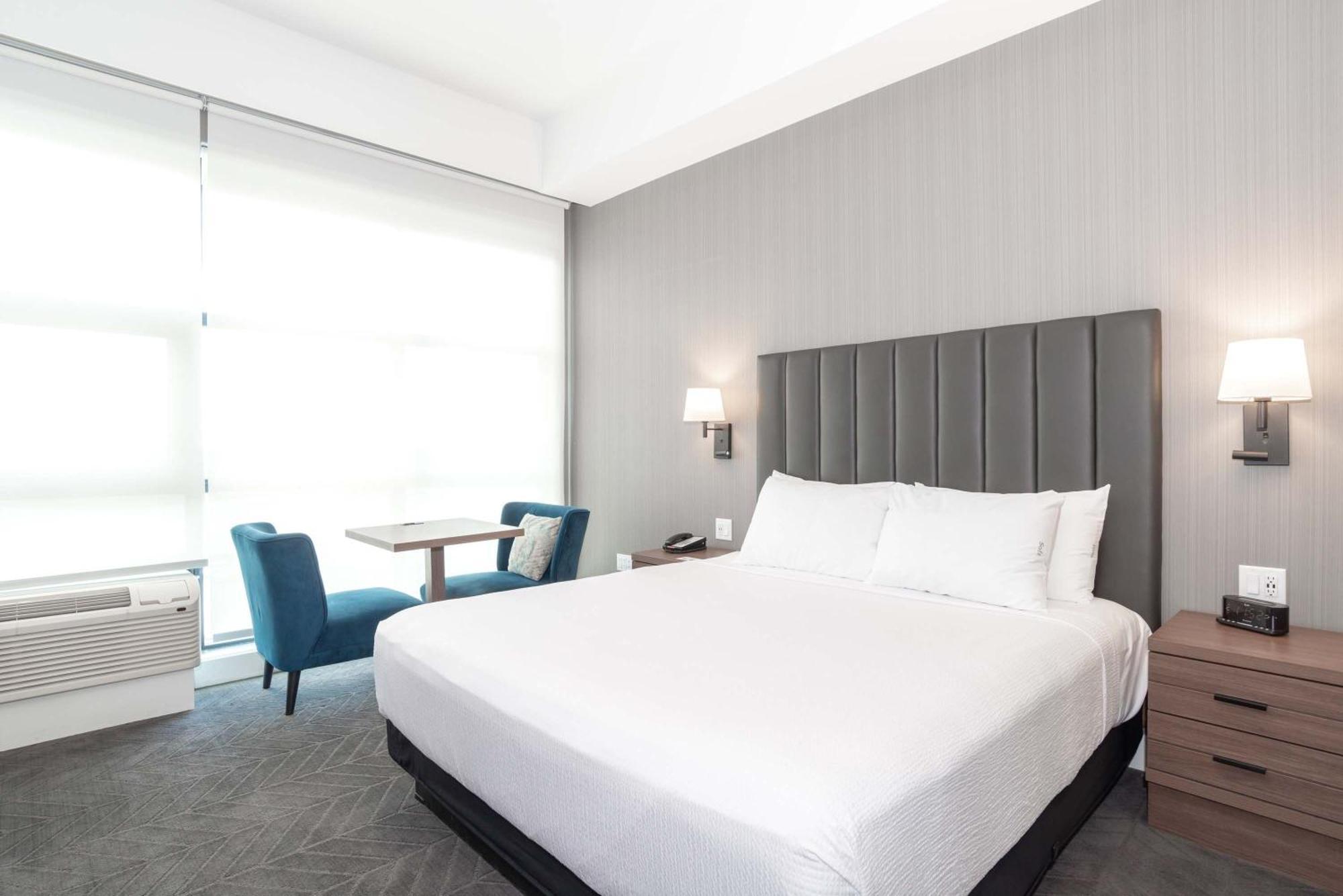Sandman Signature South 4*