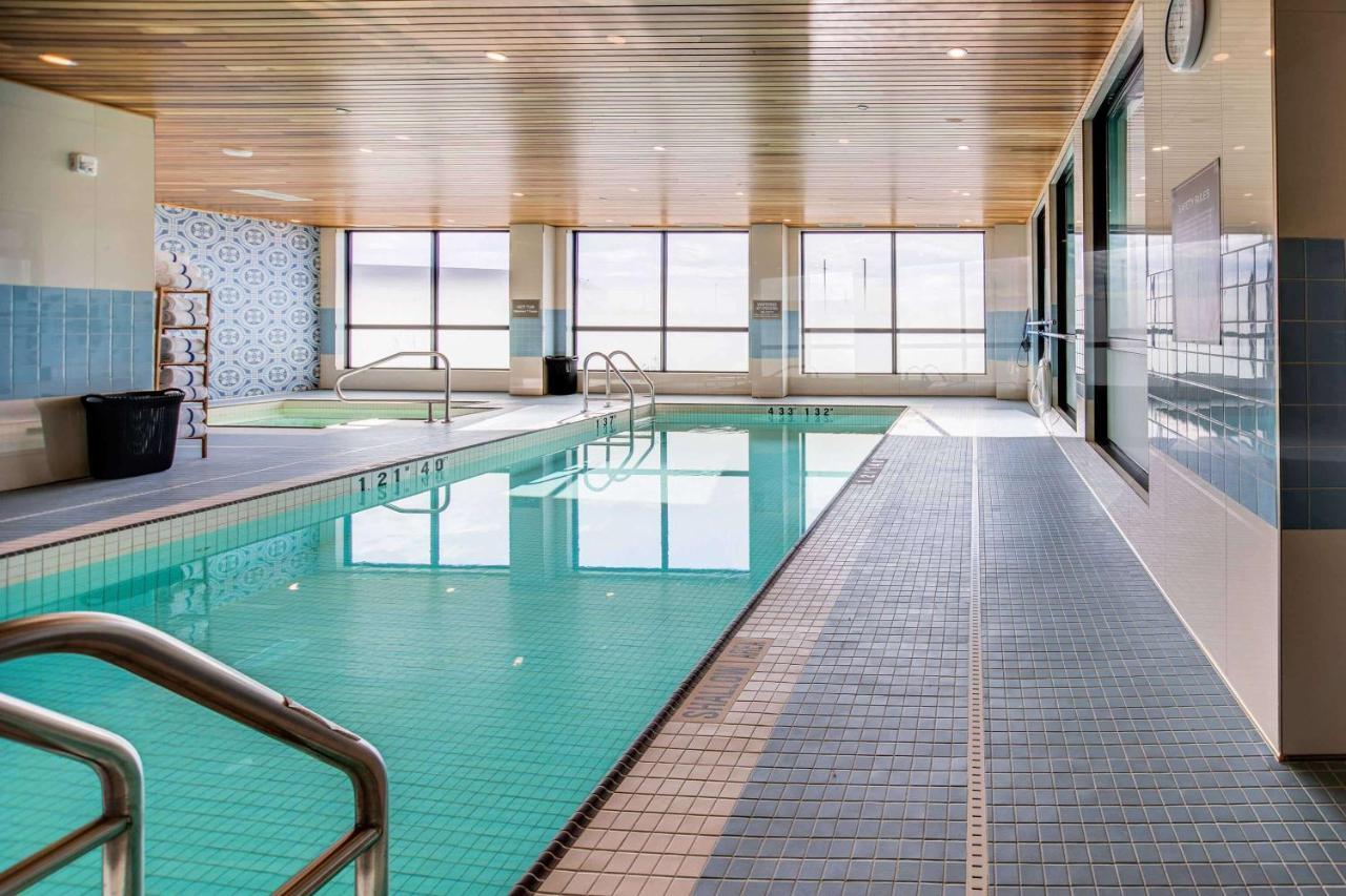 Hotel Sandman Signature South 4*